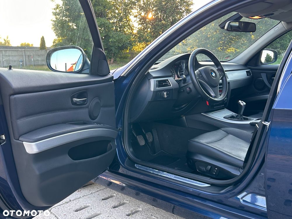 BMW Seria 3 318d DPF Edition Exclusive - 14