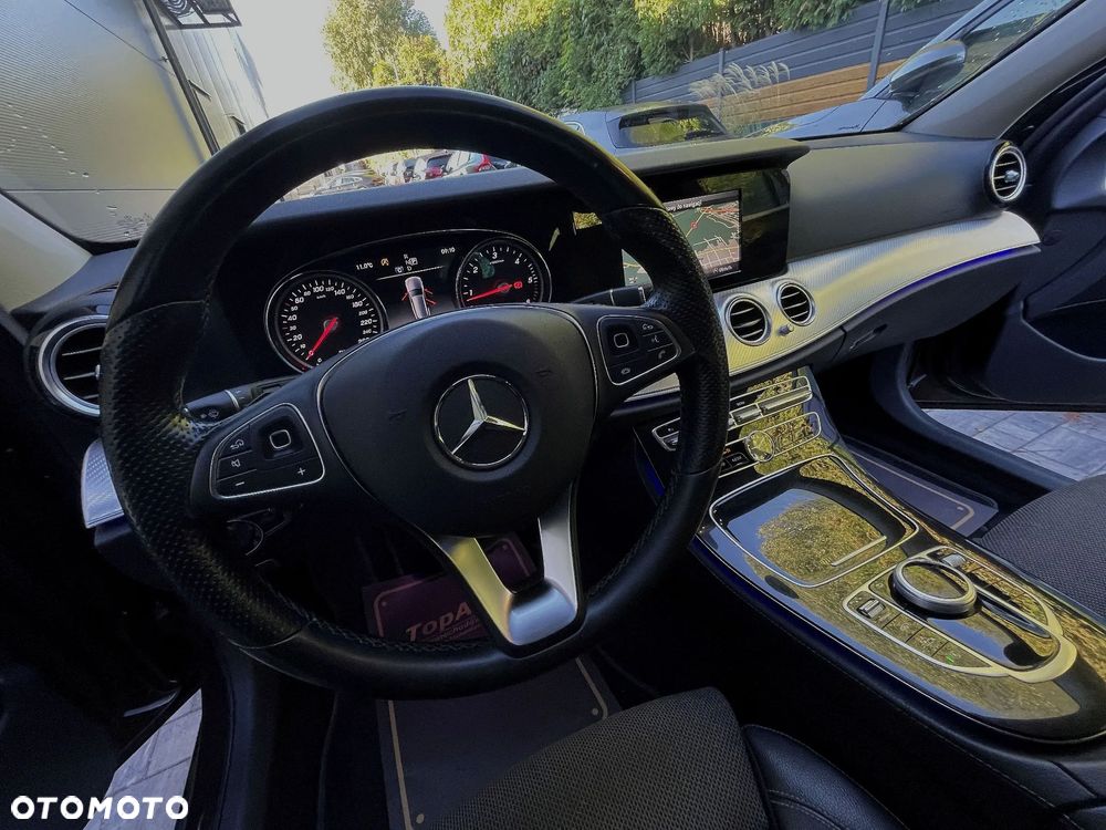 Mercedes-Benz Klasa E 220 d 4-Matic 9G-TRONIC - 30