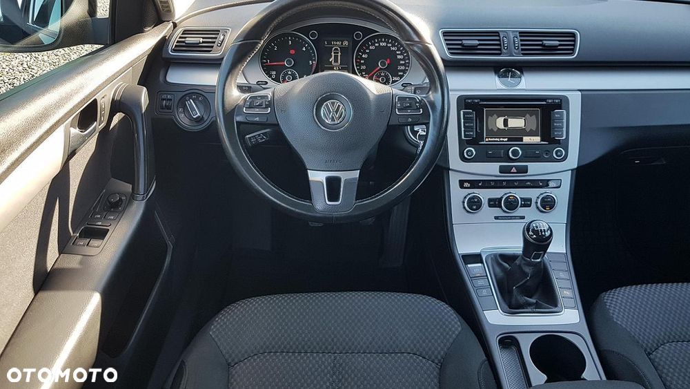 Volkswagen Passat - 15
