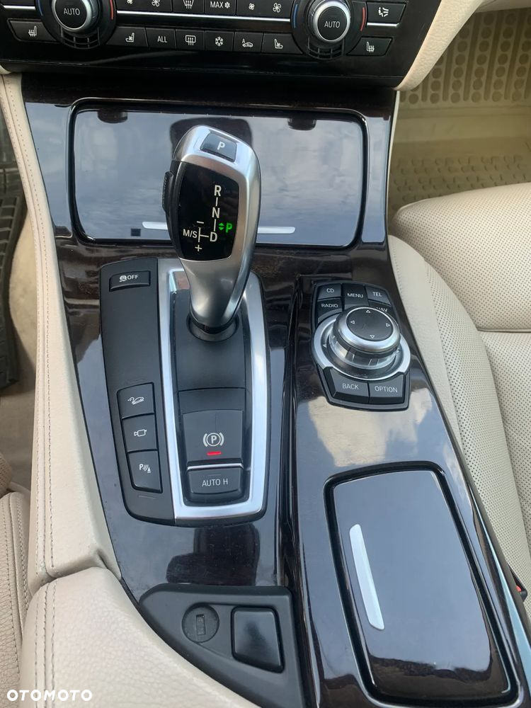 BMW Seria 5 530d xDrive - 12