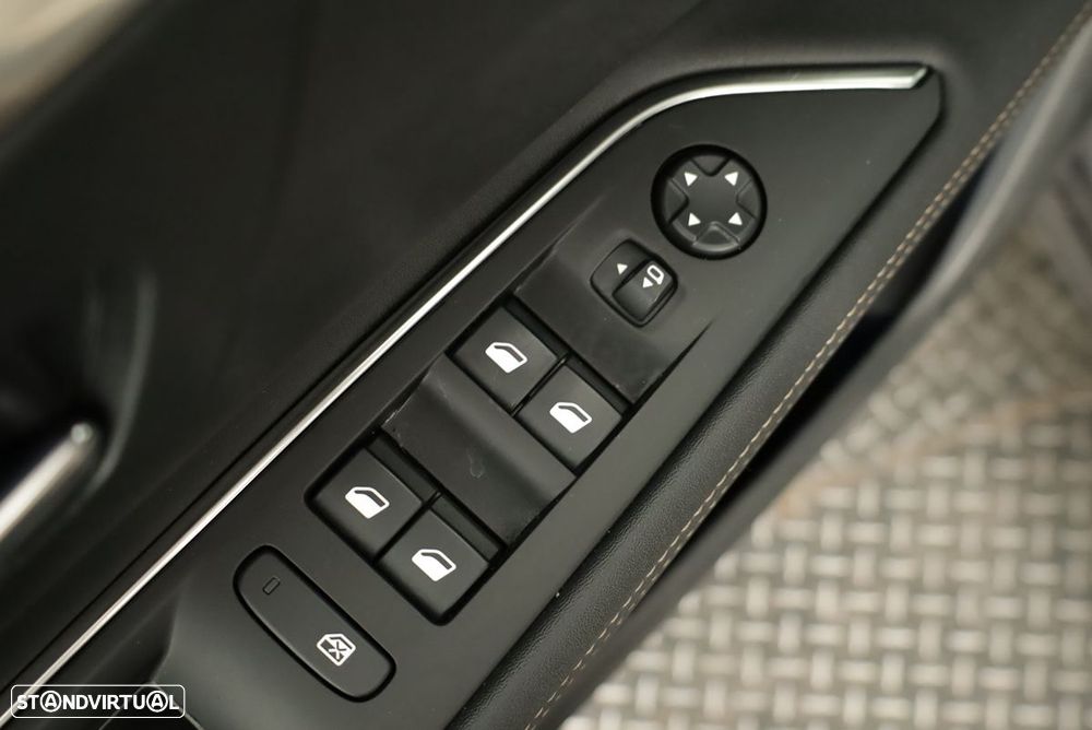 Peugeot 3008 1.2 Hybrid Allure e-DCS6 - 20