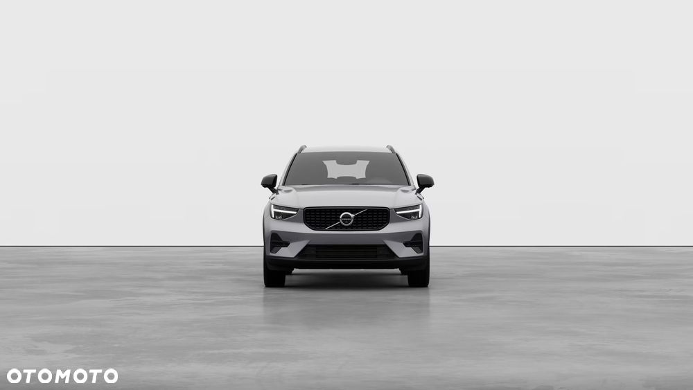 Volvo XC 40 B3 Plus Dark - 3