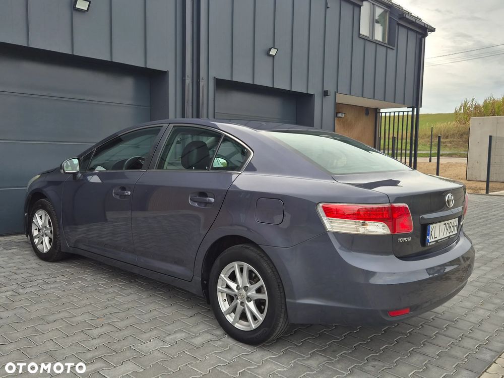 Toyota Avensis 1.8 Premium EU5 - 21