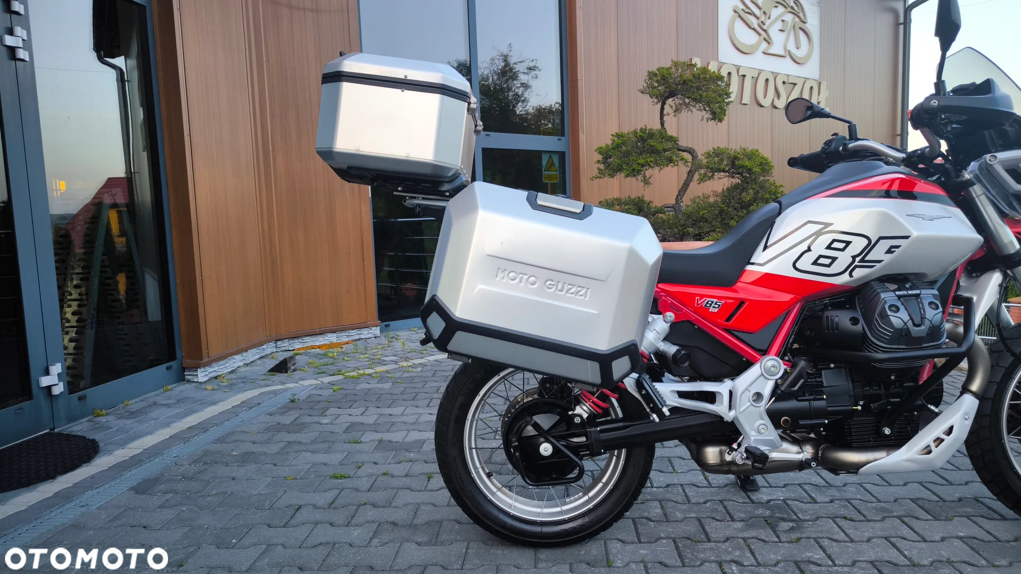 Moto Guzzi V85 - 15