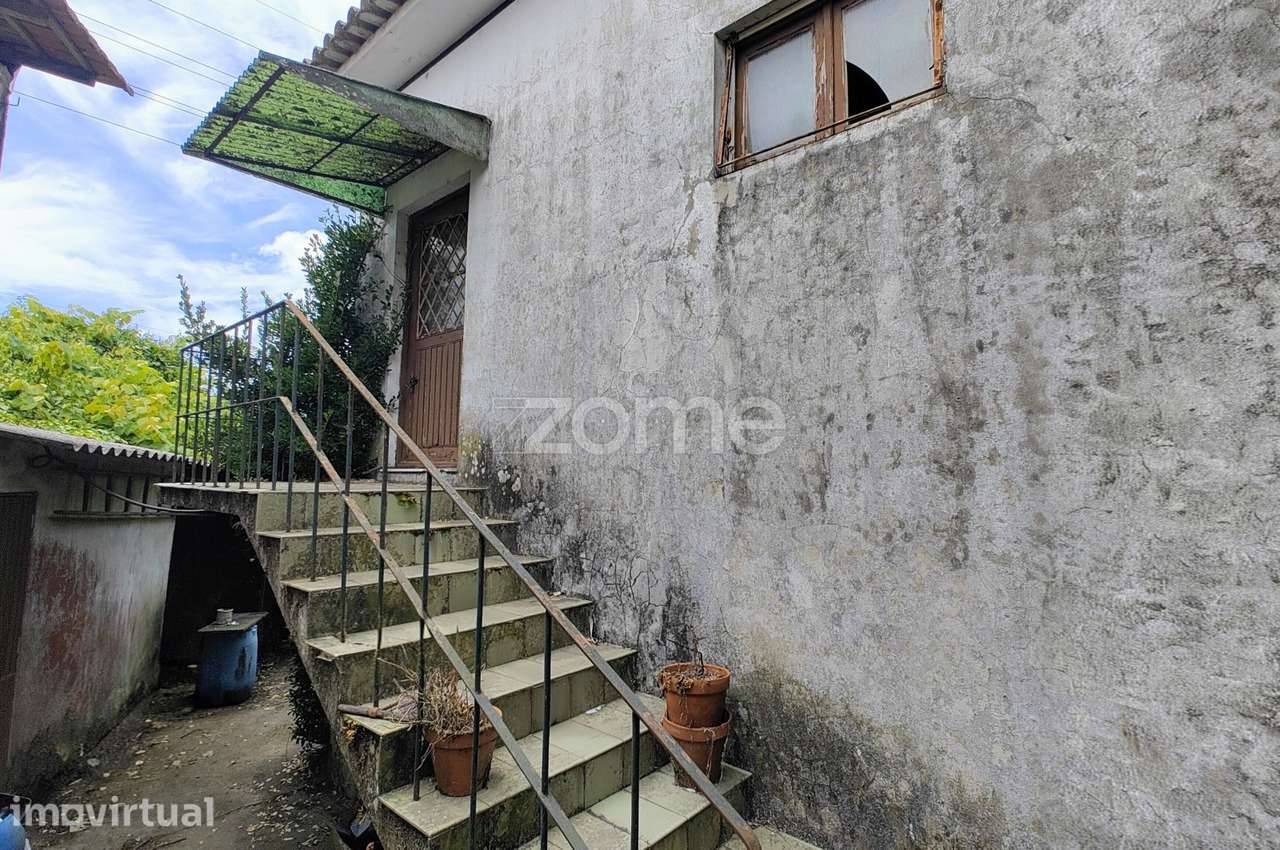 Moradia T3 (4 frentes) p/ restaurar c/ 1.043m² no Castêlo da Maia - Grande imagem: 5/20