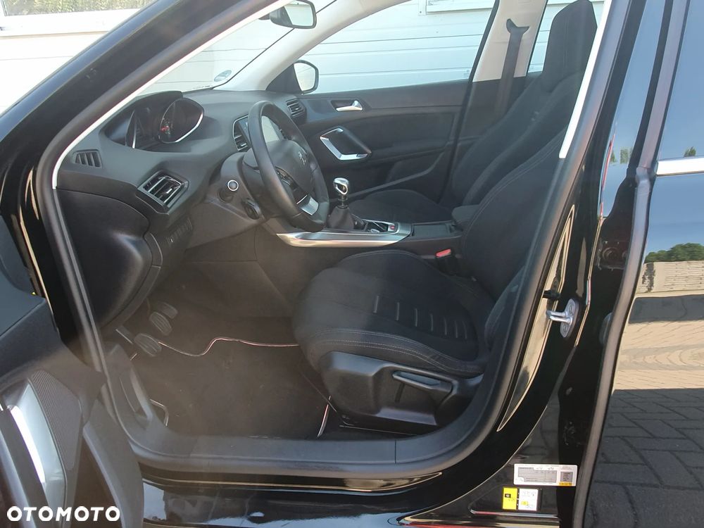 Peugeot 308 125 THP Allure - 24