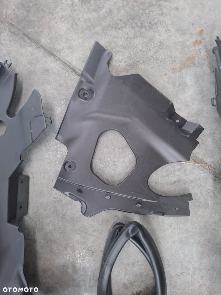 BMW X4 G02 oslony blotnik pas pod maska - 5