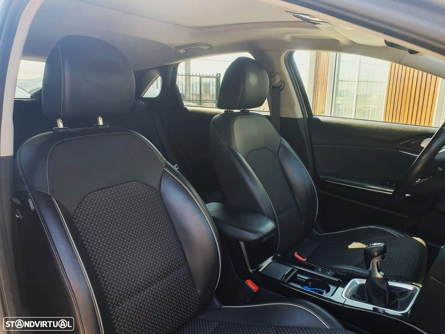 Kia Ceed 1.6 CRDi TX+SRF - 26