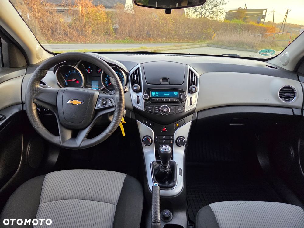 Chevrolet Cruze 1.6 LS+ - 15