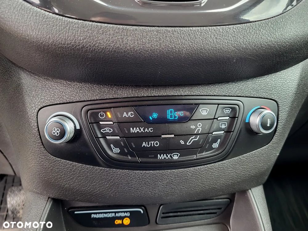 Ford Tourneo Courier 1.0 EcoBoost S&S Titanium - 17