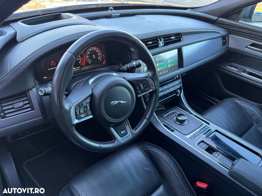 Jaguar XF 25d AWD R-Sport - 23