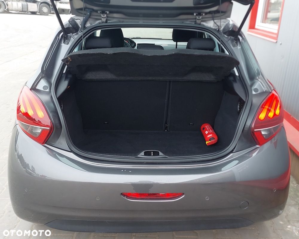 Peugeot 208 - 14