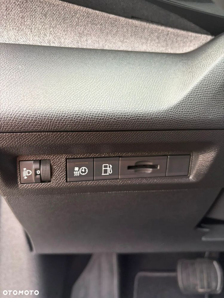 Peugeot 308 1.6 Hybrid PHEV Allure Pack EAT8 - 34
