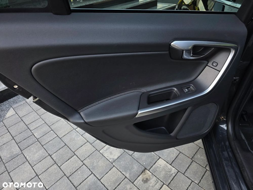 Volvo V60 D4 Geartronic Momentum - 22