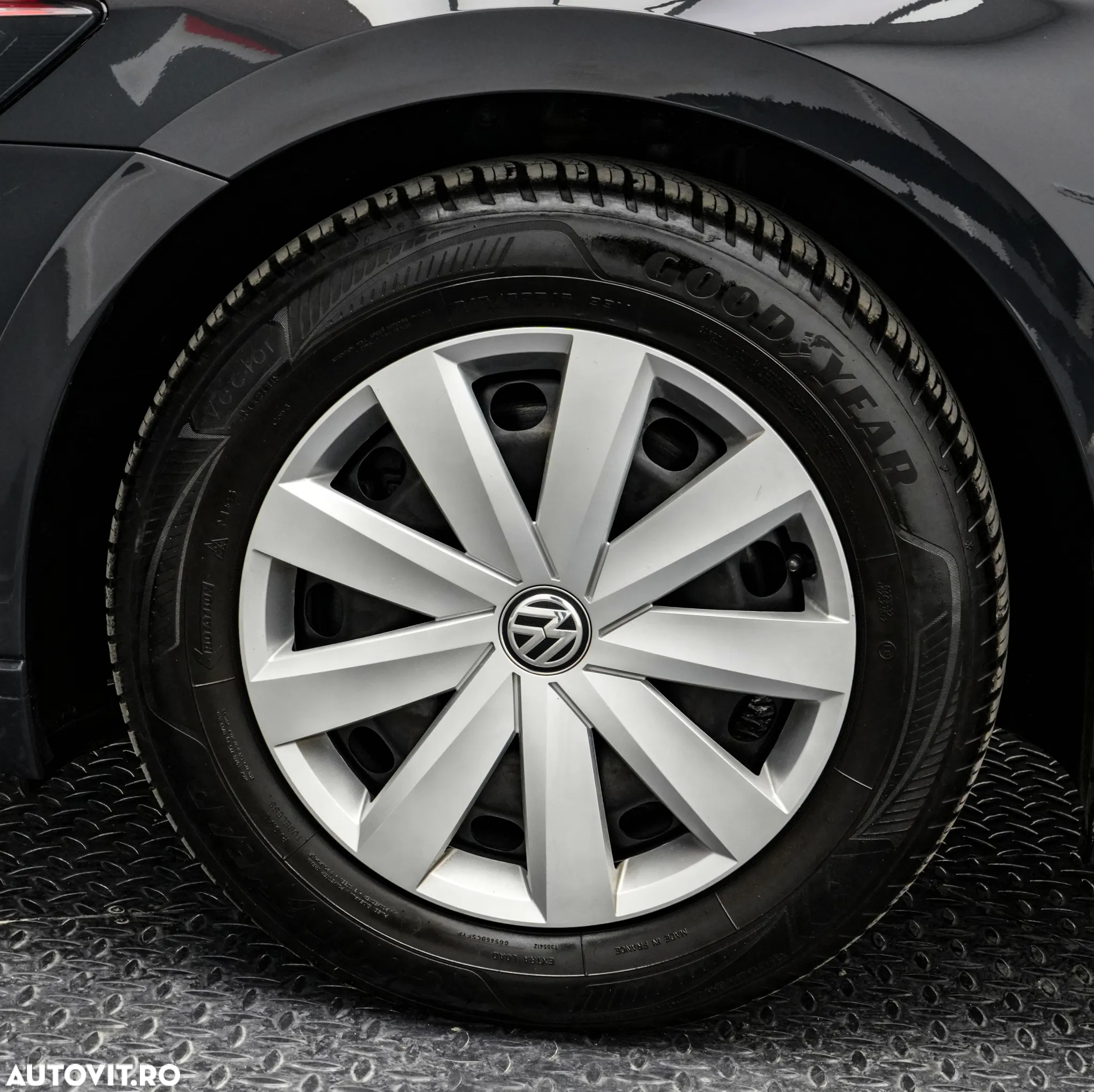 Volkswagen Passat 2.0 TDI DSG Advance - 32