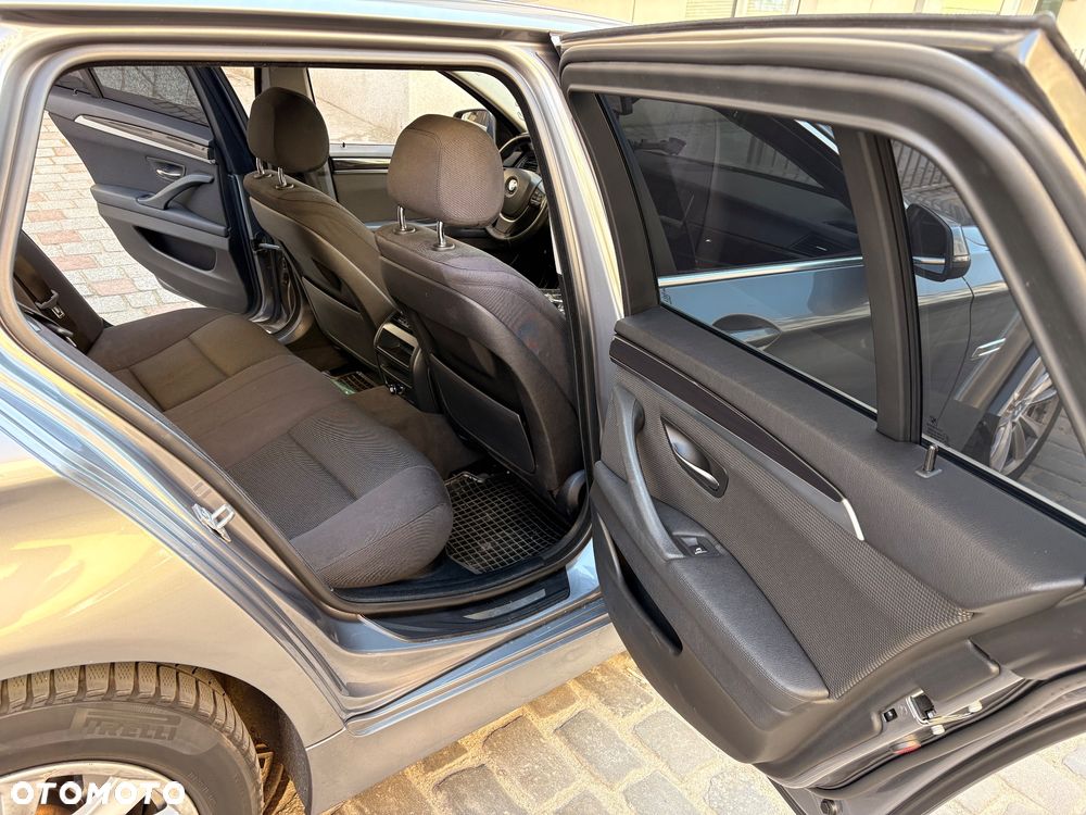 BMW Seria 5 520d xDrive - 9