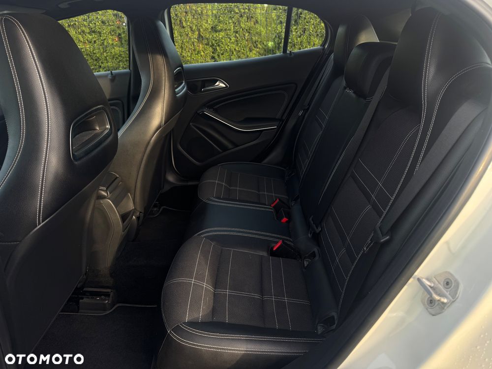 Mercedes-Benz GLA 200 Urban - 15