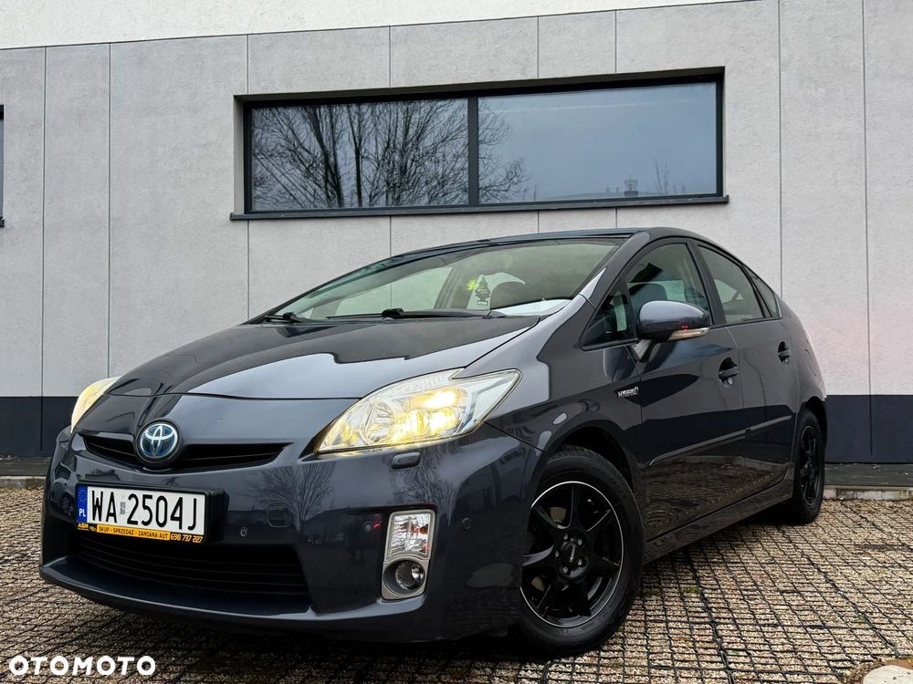 Toyota Prius (Hybrid) Executive - 2