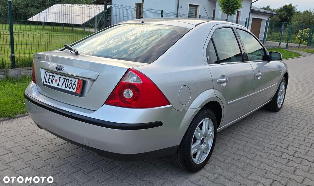 Ford Mondeo 2.0 Ghia Executive - 11