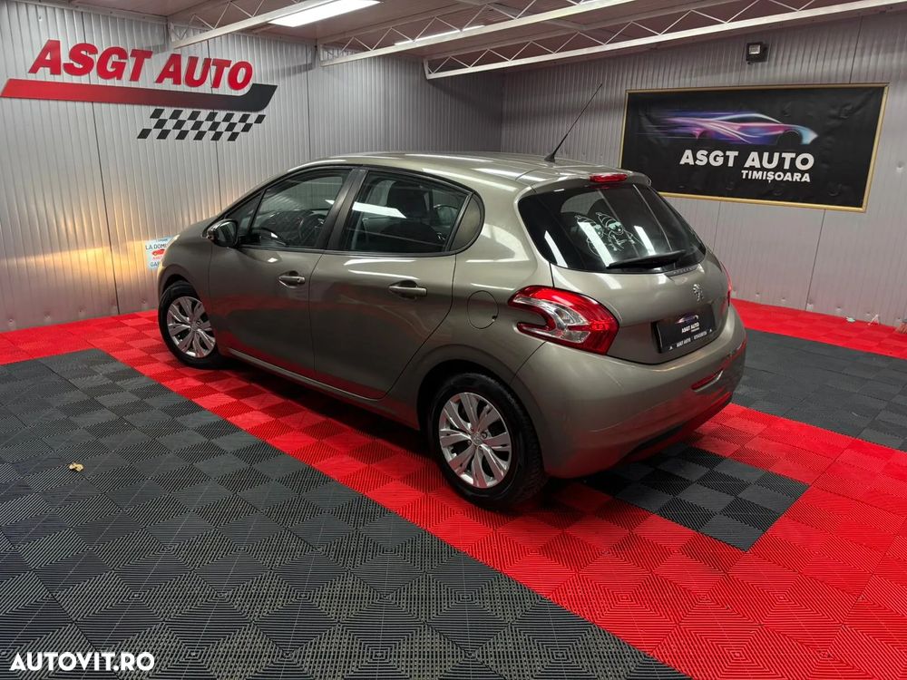 Peugeot 208 - 5