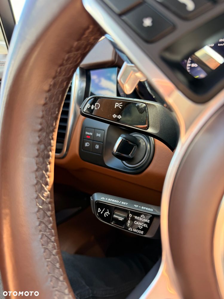 Porsche Cayenne E-Hybrid Platinum Edition - 35