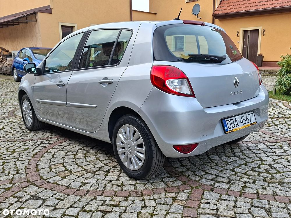 Renault Clio 1.2 16V 75 Night and Day - 2