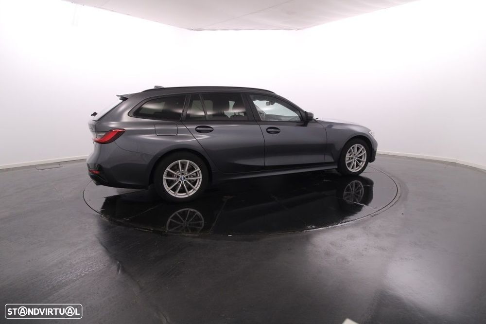 BMW 330 e Touring Auto - 8