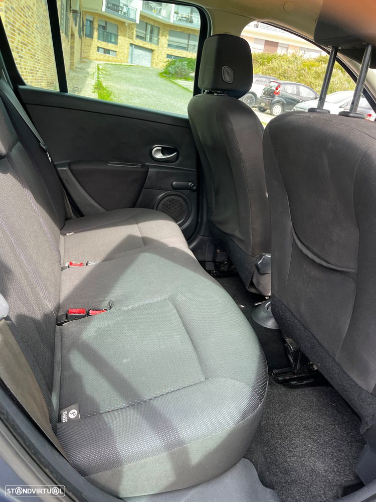 Renault Clio 1.2 TCE Dynamique S - 12