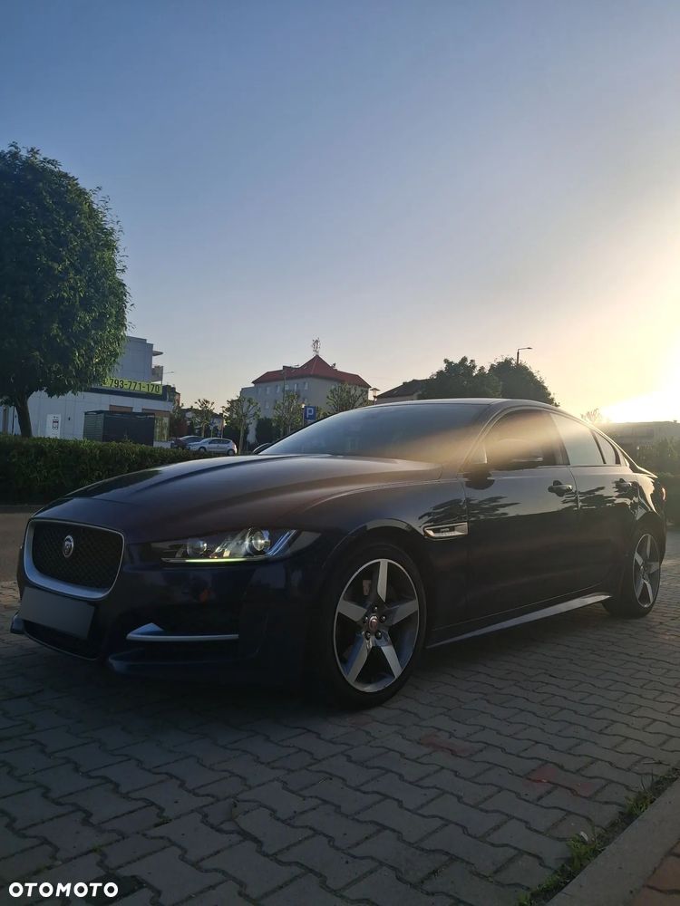 Jaguar XE 2.0 T R-Sport - 5