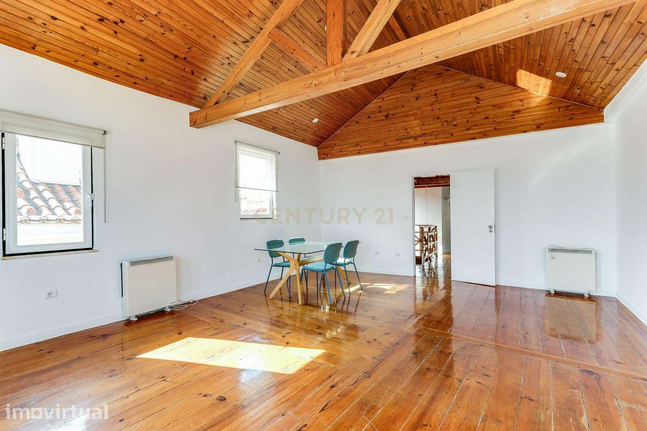T2 DUPLEX COM VISTA EM ALFAMA - Grande imagem: 2/28