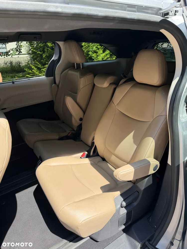 Toyota Sienna - 9