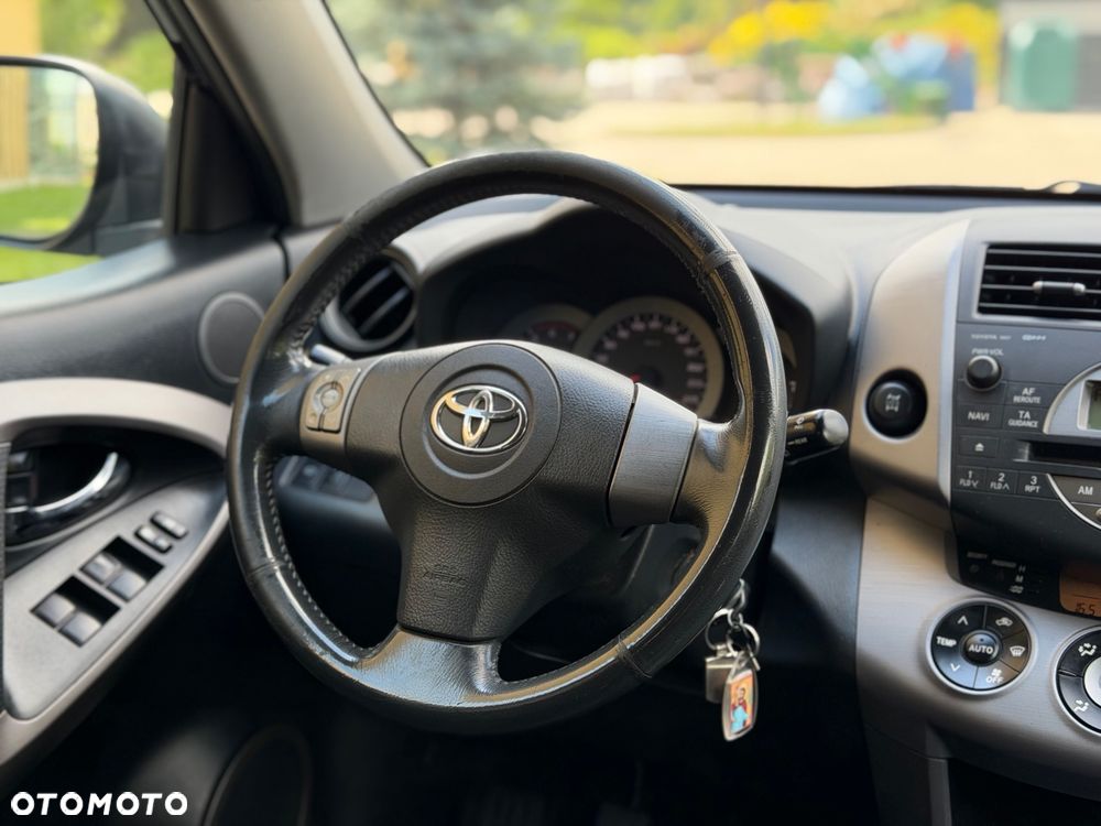 Toyota RAV4 2.2 D-4D Prestige - 23