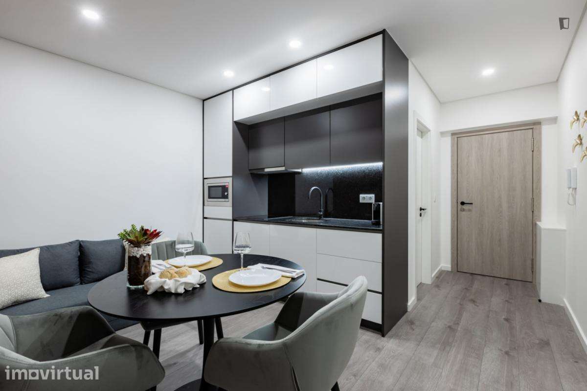 Apartamento com 1 quartos - localizado em Ramalde Porto - Grande imagem: 4/34
