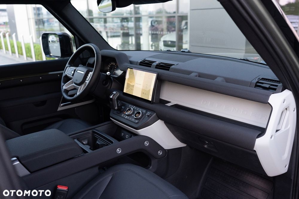 Land Rover Defender - 12