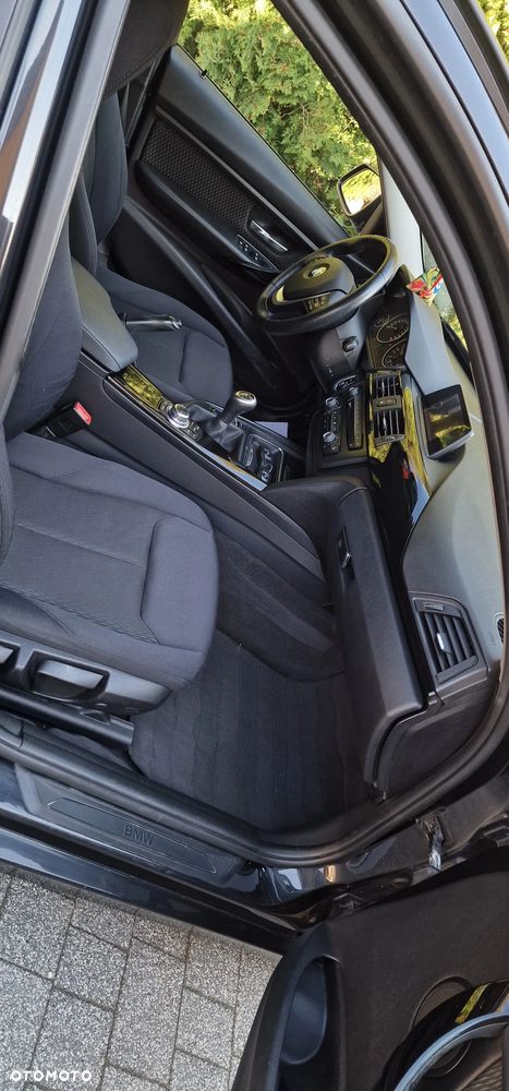 BMW Seria 3 318d Sport Line - 24
