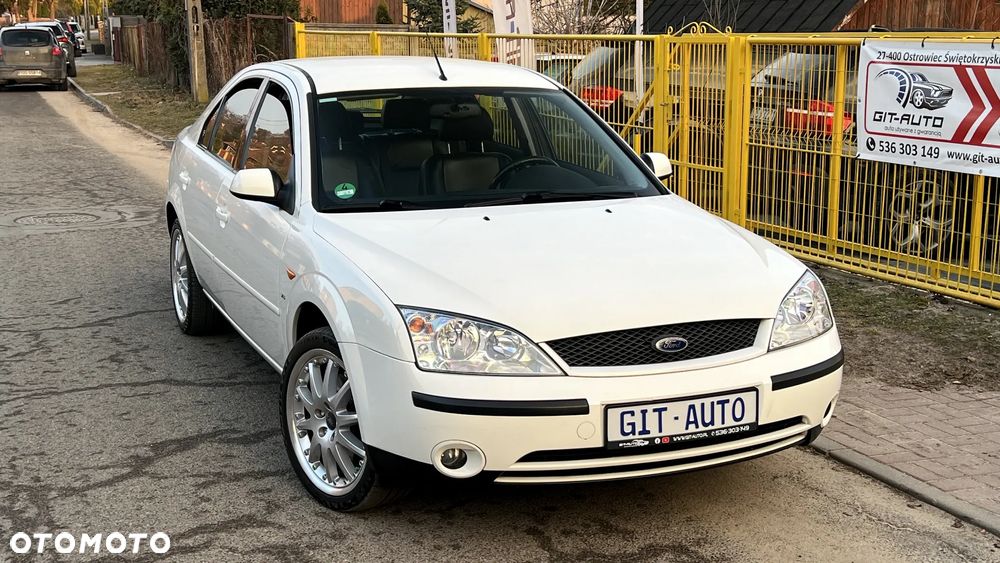 Ford Mondeo 2.5 V6 Ghia - 11