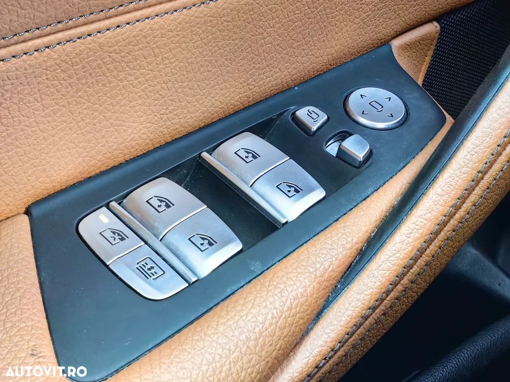 BMW Seria 5 530e Aut. Luxury Line - 33
