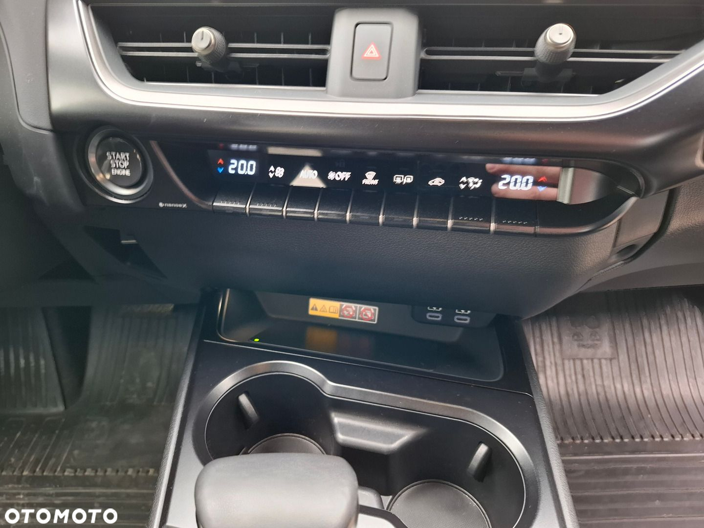 Lexus UX - 32