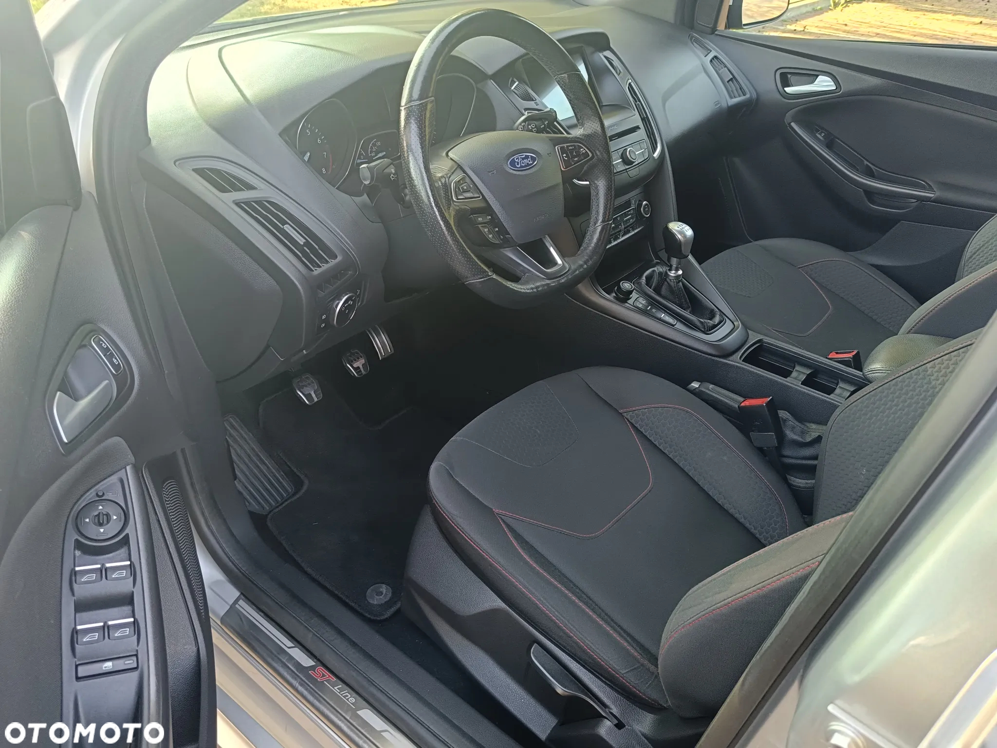 Ford Focus Turnier 1.5 EcoBoost Start-Stopp-System ST-LINE - 16