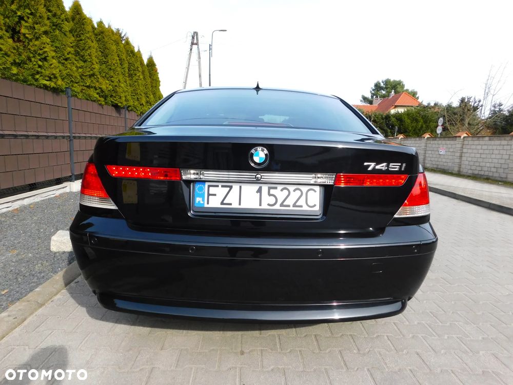 BMW Seria 7 745Li - 13