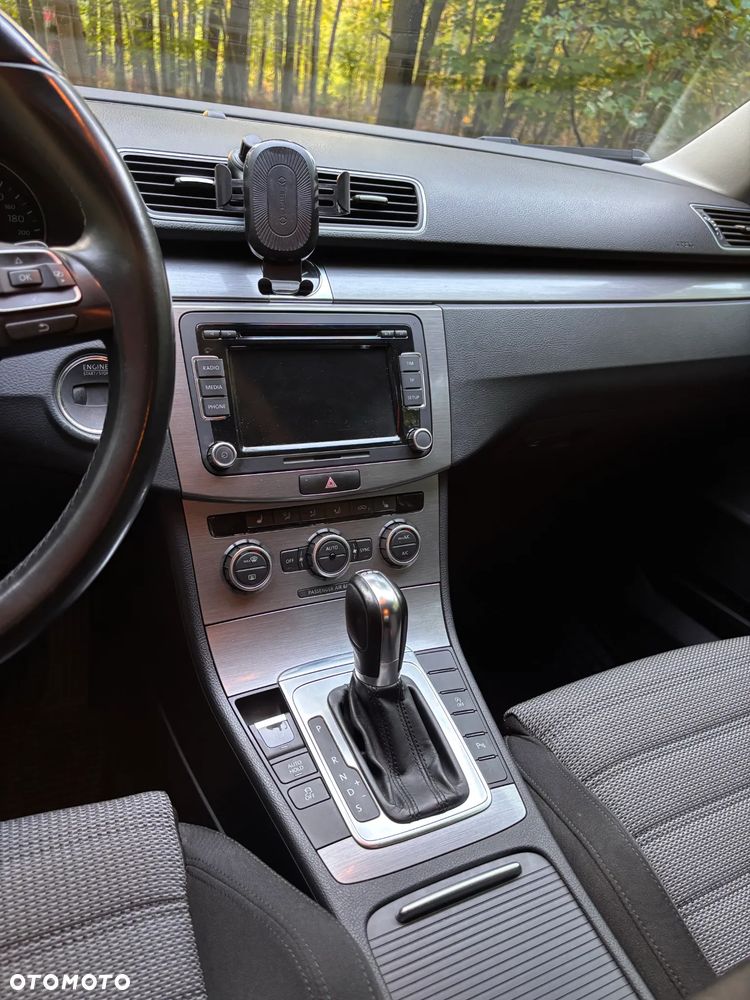Volkswagen Passat - 29