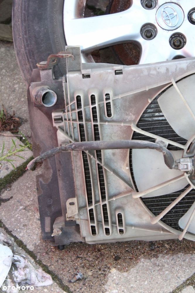 CHŁODNICA WODY WENTYLATOR COROLLA VERSO II I AVENSIS T25 1.8 E12 1.4 1.6 - 9
