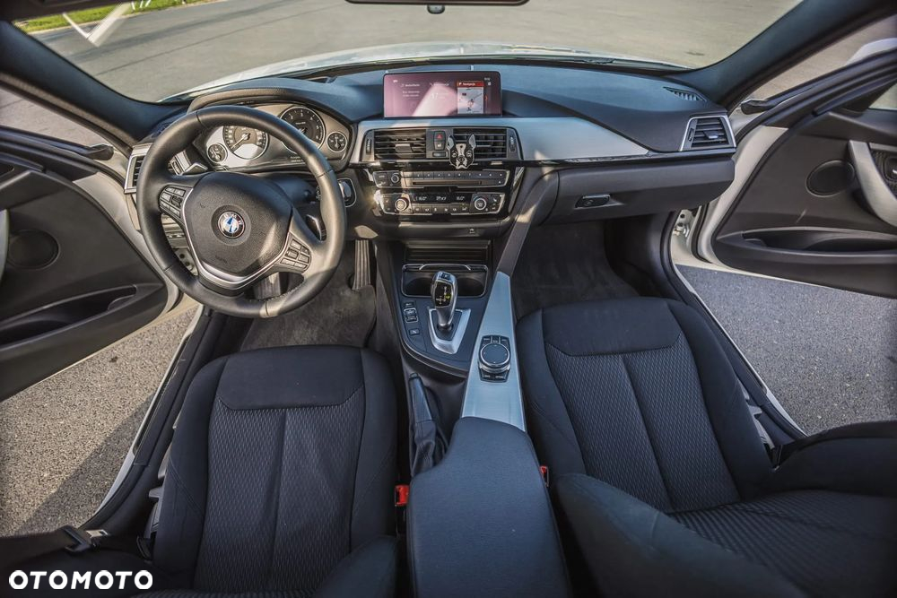 BMW Seria 3 325d Advantage sport - 31