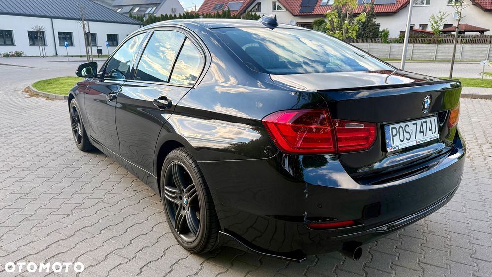 BMW Seria 3 320d Sport Line - 3