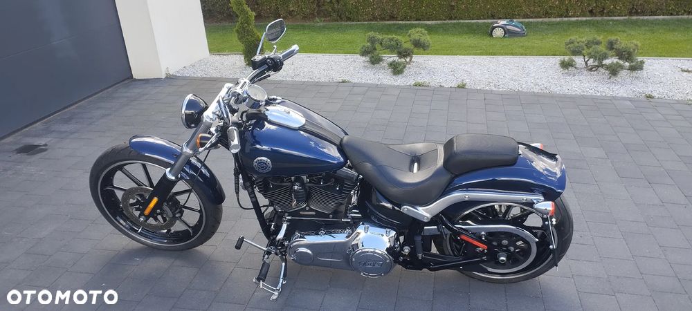 Harley-Davidson Softail Breakout - 20