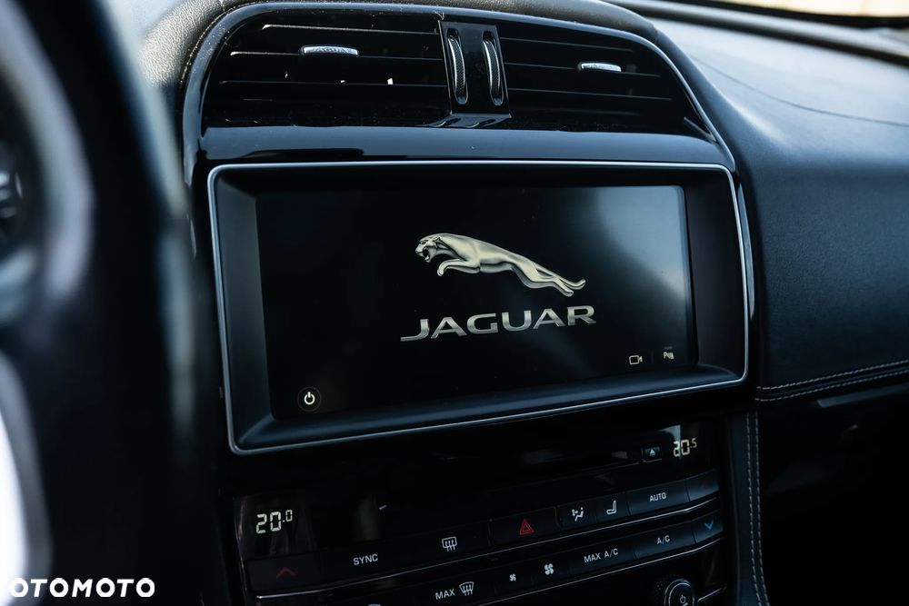 Jaguar F-Pace 2.0 i4D AWD R-Sport - 23