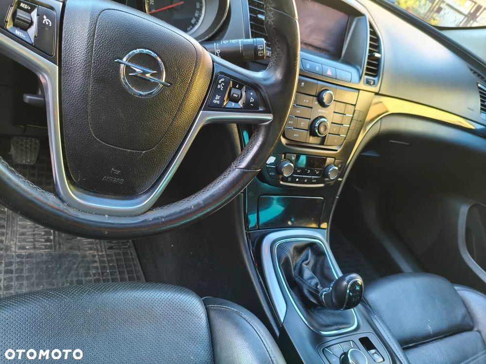 Opel Insignia 2.0 CDTI - 12