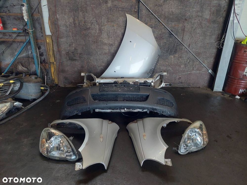 KOMPLETNY PRZÓD MASKA ZDERZAK BŁOTNIKI LAMPY TOYOTA YARIS I 1E7 ID: 237889 - 1