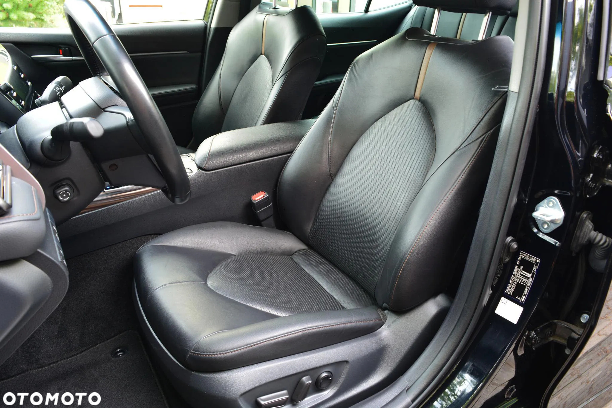 Toyota Camry 2.5 Hybrid Executive CVT - 35