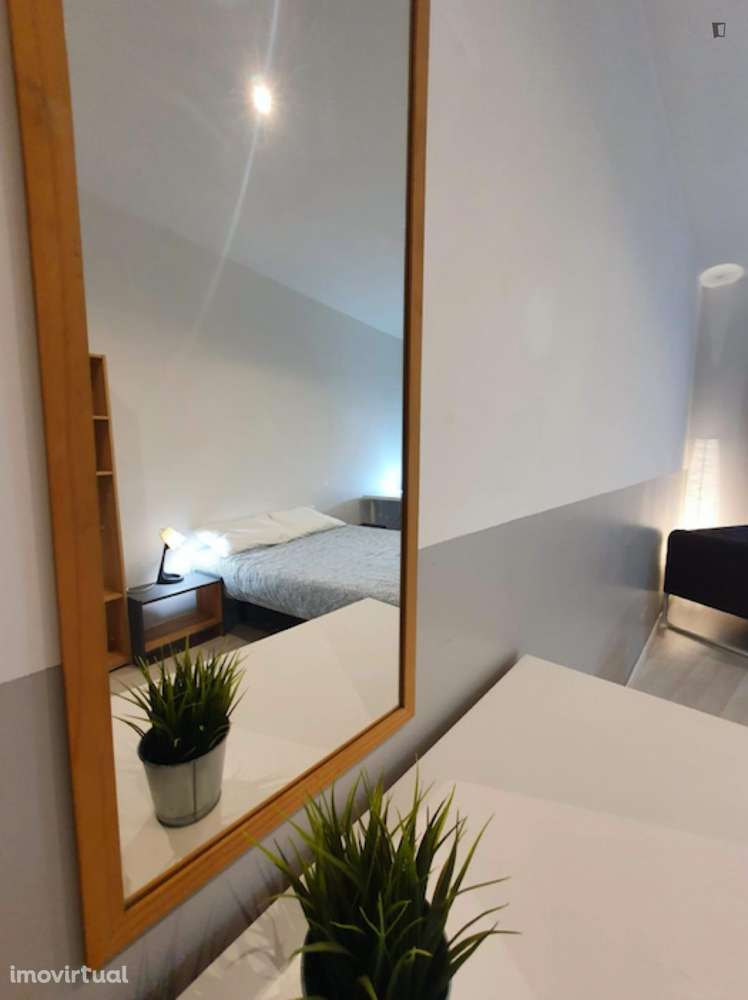 Quarto - localizado em Baixa Coimbra - Grande imagem: 4/12